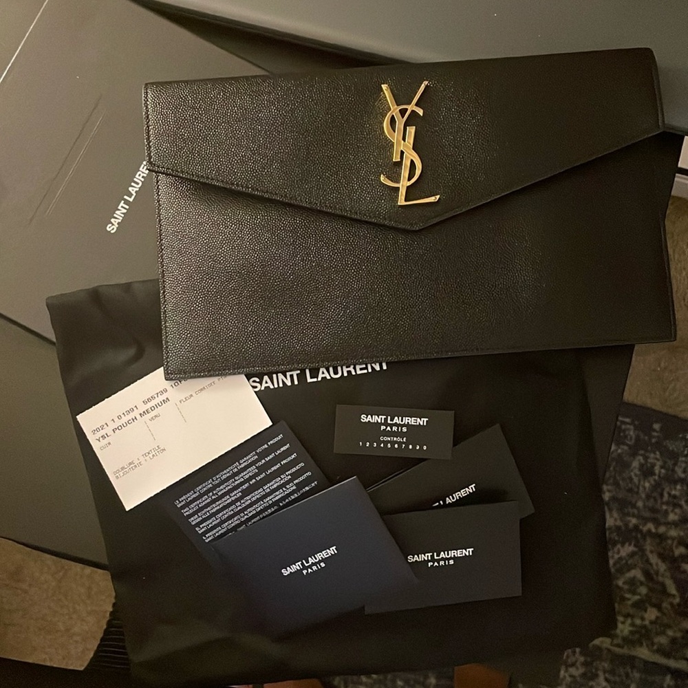Authentic YSL blk medium clutch. Like new condition.